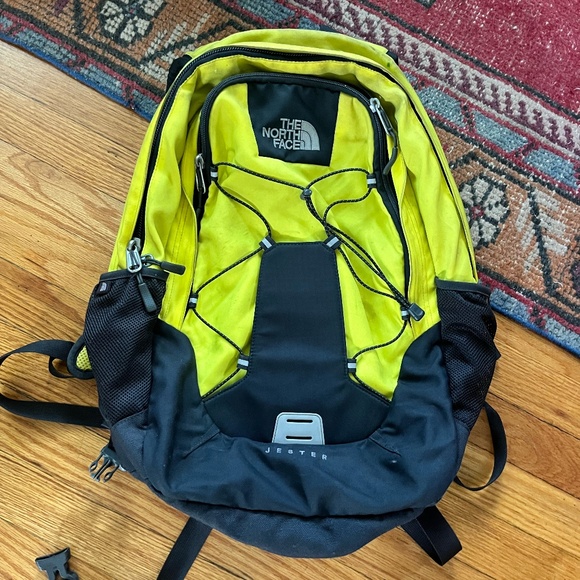 The North Face Jester Back Pack Green/Black - Picture 1 of 8